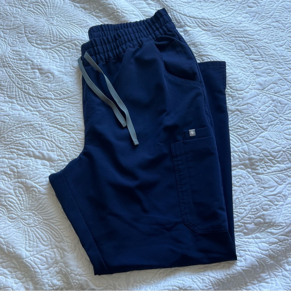 FIGS high waisted Dowa scrub pants - navy